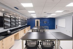 Photo of the science lab at the CEC in Homewood